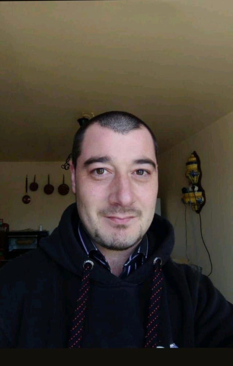 Albion - Annonces gay à Nods Profil de Albion, 26 ans, Annonces gay à Nods (Neuchâtel)