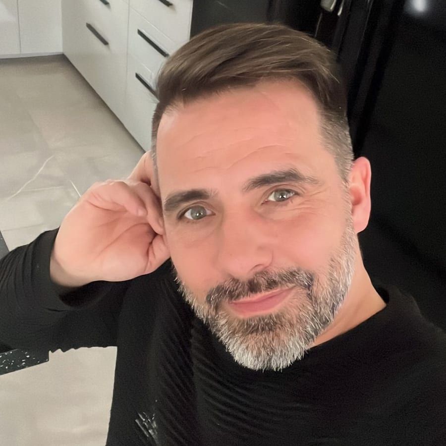 Jonel - Annonces gay à Le Landeron Profil de Jonel, 26 ans, Annonces gay à Le Landeron (Neuchâtel)