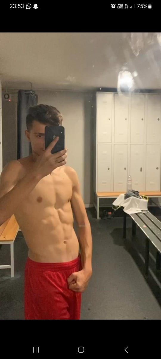 Admir - Annonces gay à Chaumont Profil de Admir, 24 ans, Annonces gay à Chaumont (Neuchâtel)