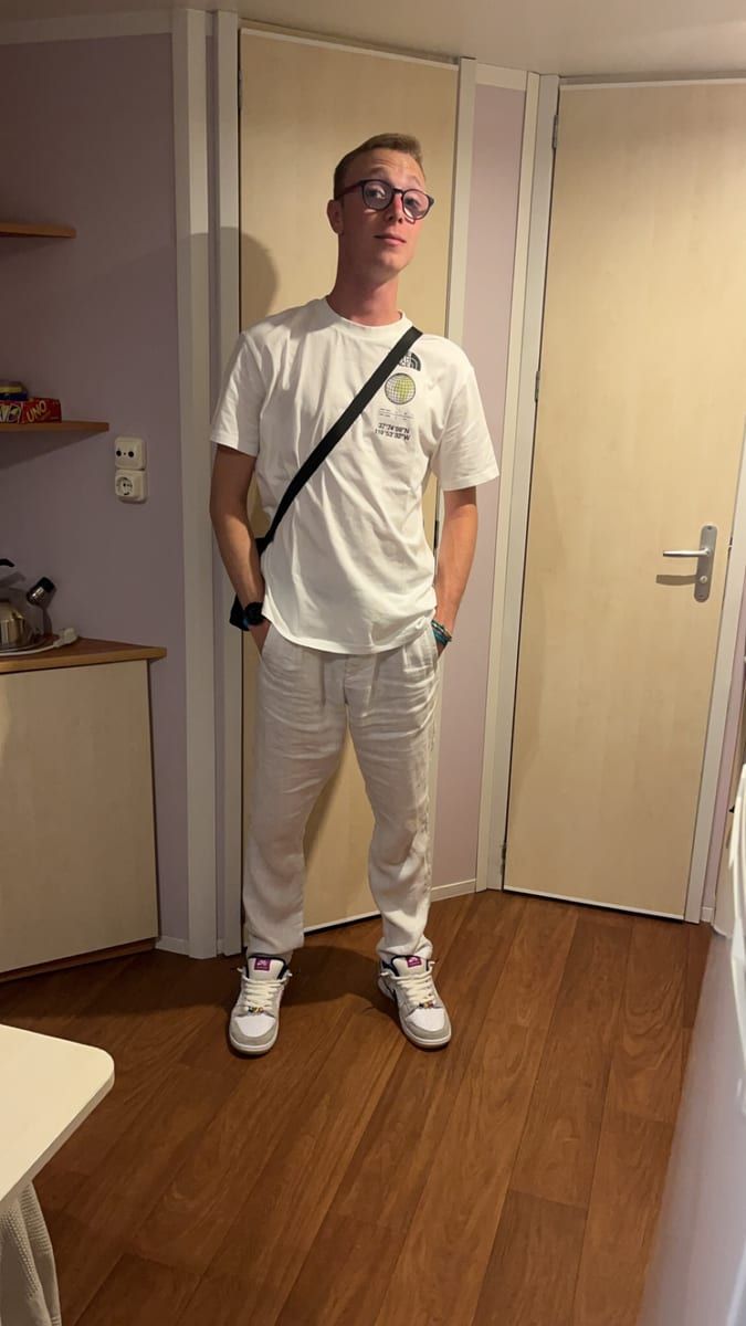 Profil de Abderrahmen, 40 ans, Annonces gay à Les Bayards (Neuchâtel)