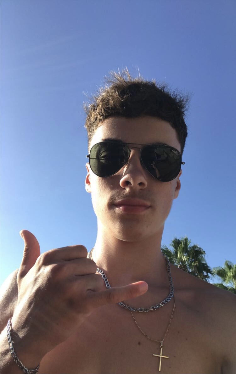 Kalide - Annonces gay à Mont-de-Buttes Profil de Kalide, 22 ans, Annonces gay à Mont-de-Buttes (Neuchâtel)