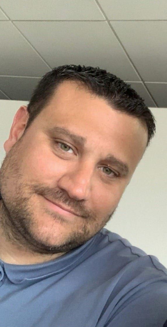 Amant - Annonces gay à Montezillon Profil de Amant, 43 ans, Annonces gay à Montezillon (Neuchâtel)