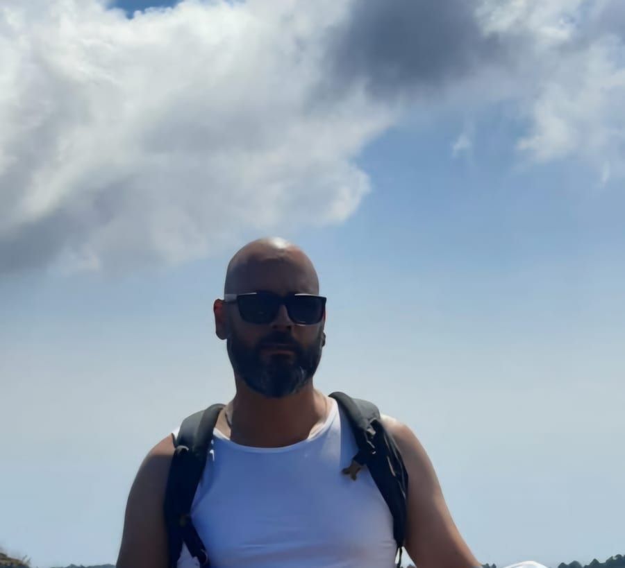 Ydriss - Annonces gay à Les Taillères Profil de Ydriss, 25 ans, Annonces gay à Les Taillères (Neuchâtel)