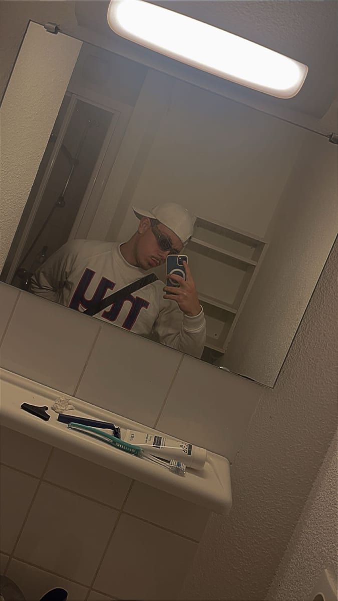 Jochen - Annonces gay à Corcelles NE Profil de Jochen, 23 ans, Annonces gay à Corcelles NE (Neuchâtel)