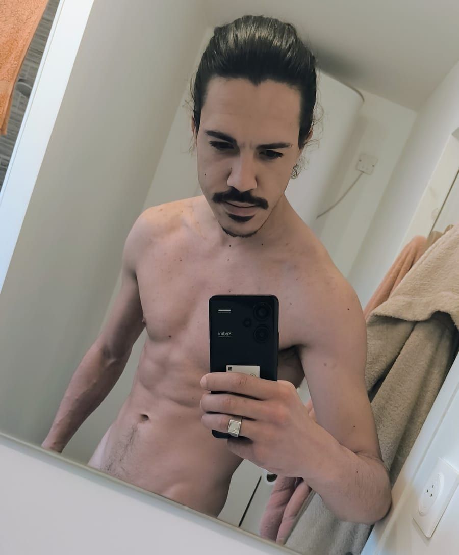 Robbie - Annonces gay à Villiers Profil de Robbie, 34 ans, Annonces gay à Villiers (Neuchâtel)