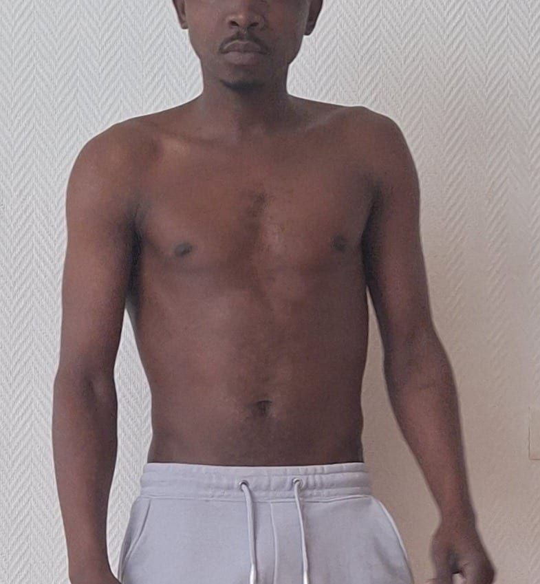 Profil de Ya, 33 ans, Annonces gay à La Chaux-du-Milieu (Neuchâtel)