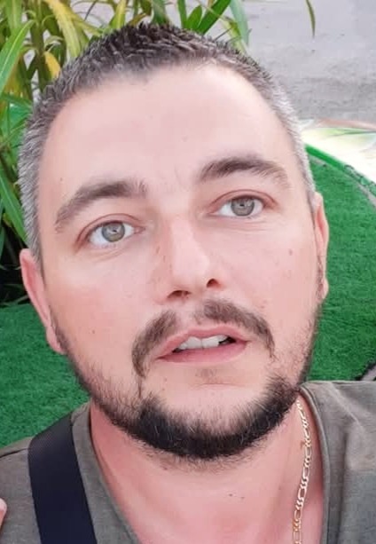 Kennan - Annonces gay à Areuse Profil de Kennan, 44 ans, Annonces gay à Areuse (Neuchâtel)