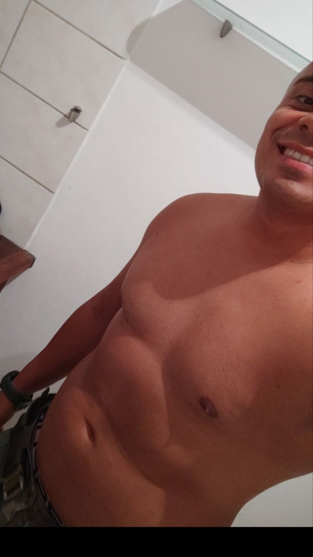 Haroune - Annonces gay à Fenin Profil de Haroune, 32 ans, Annonces gay à Fenin (Neuchâtel)