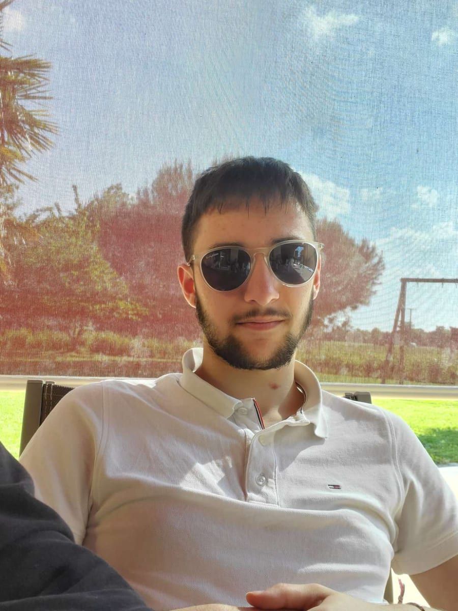Elisee - Annonces gay à Le Crêt-du-Locle Profil de Elisee, 27 ans, Annonces gay à Le Crêt-du-Locle (Neuchâtel)