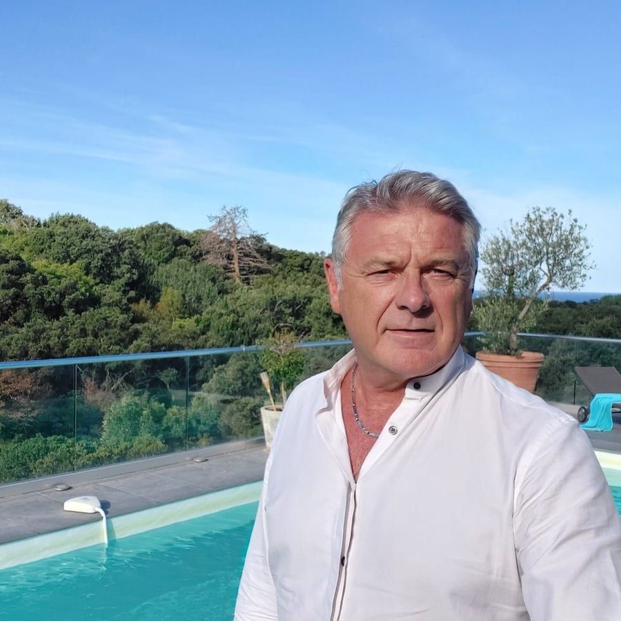 Julien - Annonces gay à Les Vieux-Prés Profil de Julien, 40 ans, Annonces gay à Les Vieux-Prés (Neuchâtel)