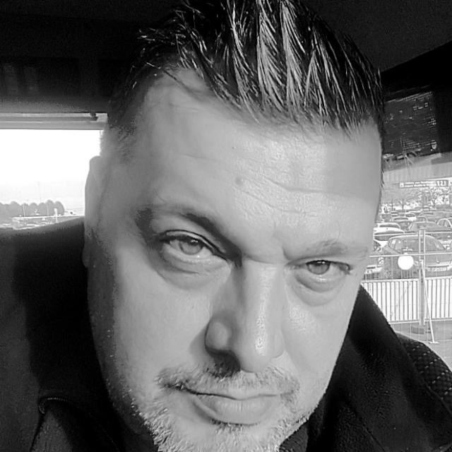 Nihat - Annonces gay à Rochefort Profil de Nihat, 23 ans, Annonces gay à Rochefort (Neuchâtel)