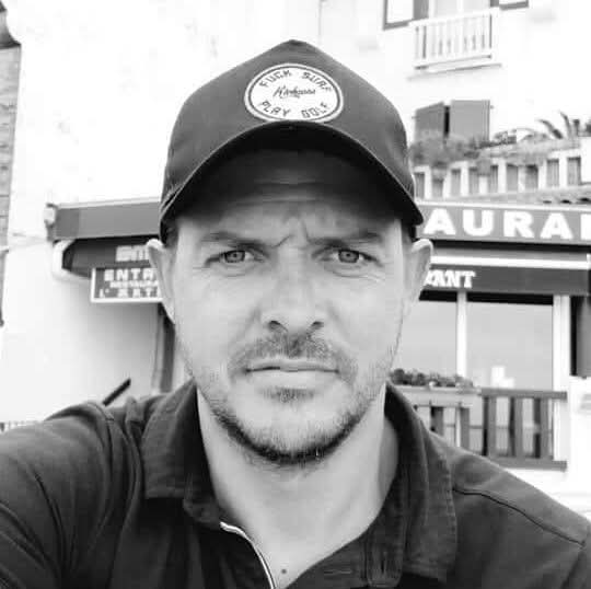 Valéry - Annonces gay à Areuse Profil de Valéry, 35 ans, Annonces gay à Areuse (Neuchâtel)