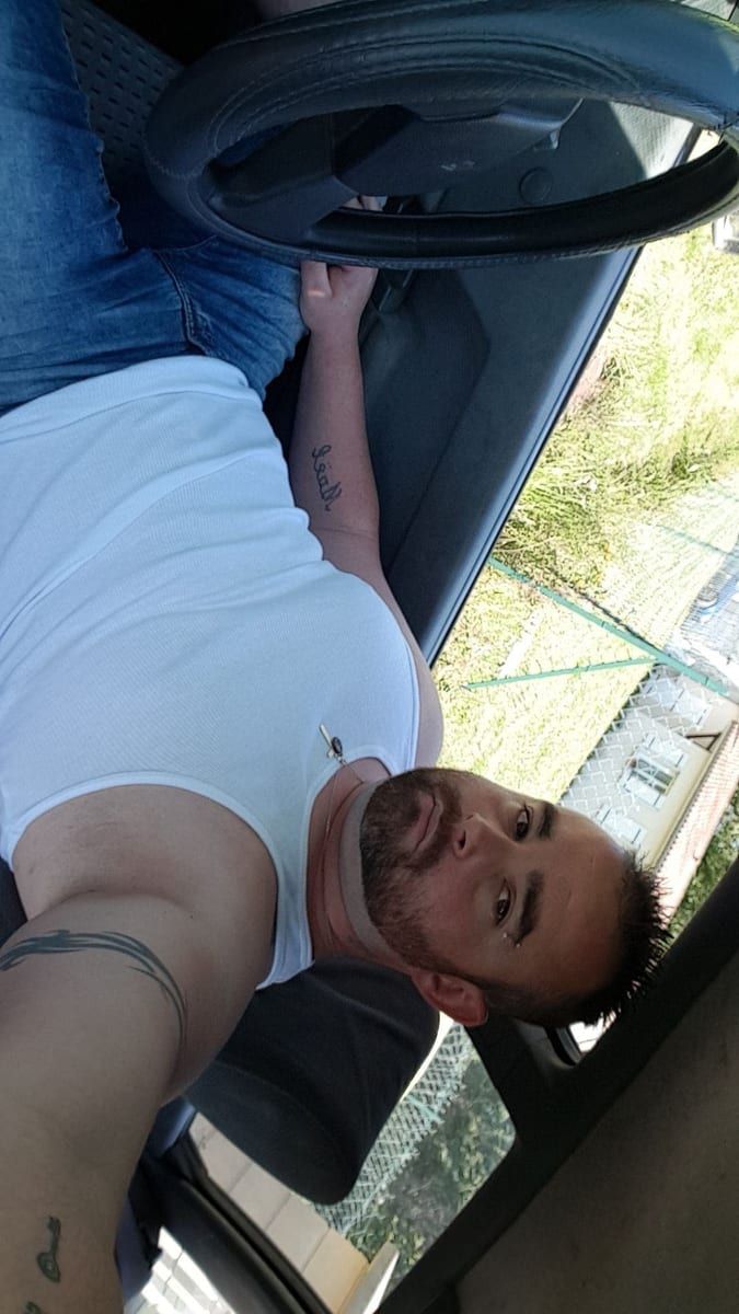 Iskander - Annonces gay à Enges Profil de Iskander, 38 ans, Annonces gay à Enges (Neuchâtel)
