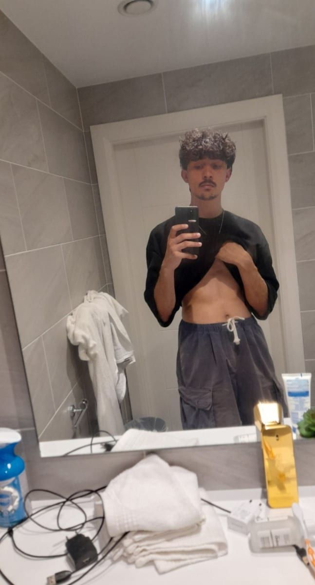Lory - Annonces gay à Le Cerneux-Péquignot Profil de Lory, 37 ans, Annonces gay à Le Cerneux-Péquignot (Neuchâtel)
