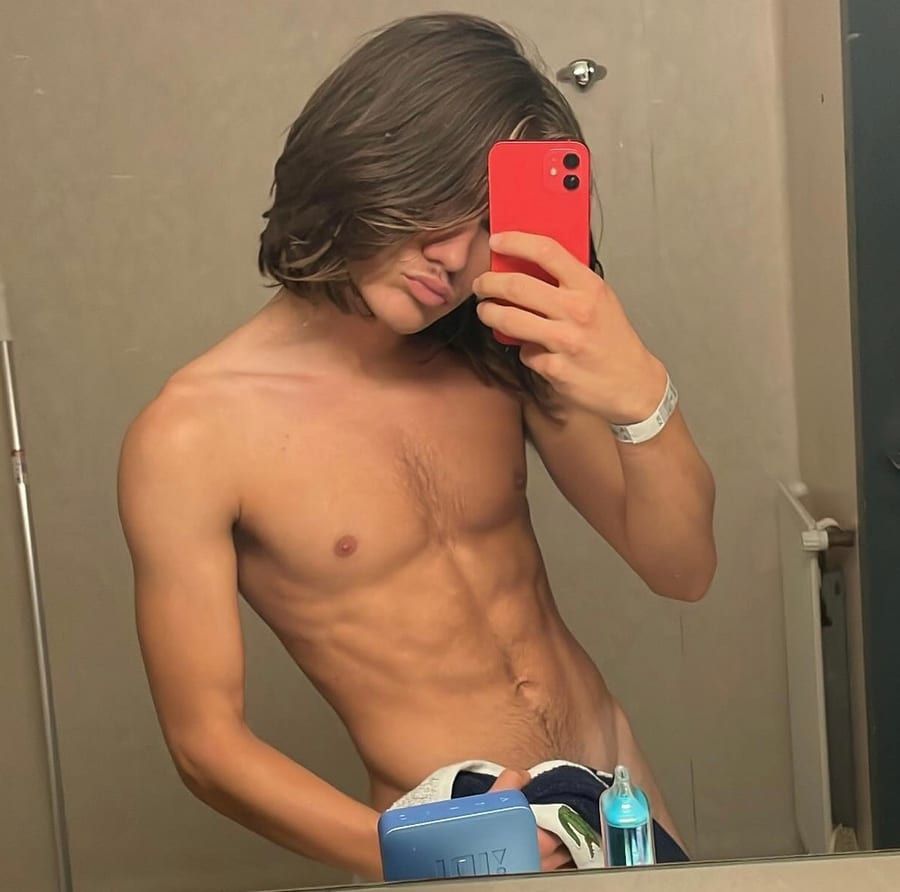 Howel - Annonces gay à Les Ponts-de-Martel Profil de Howel, 24 ans, Annonces gay à Les Ponts-de-Martel (Neuchâtel)
