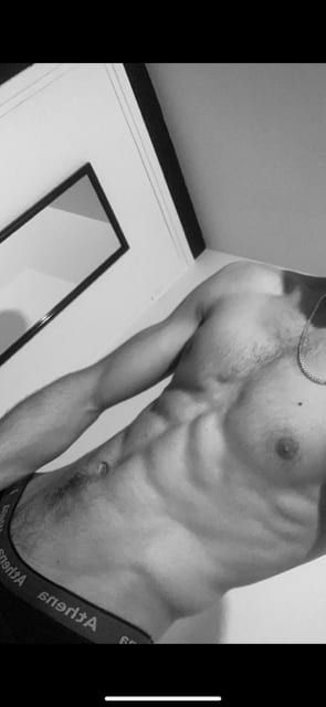 Nicholas - Annonces gay à Nods Profil de Nicholas, 23 ans, Annonces gay à Nods (Neuchâtel)