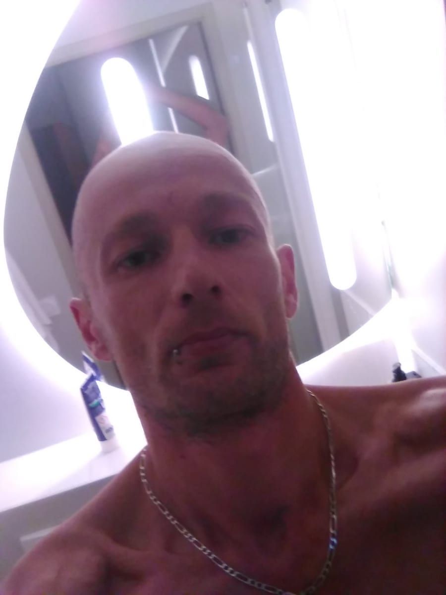 Loyd - Annonces gay à Renan BE Profil de Loyd, 36 ans, Annonces gay à Renan BE (Neuchâtel)