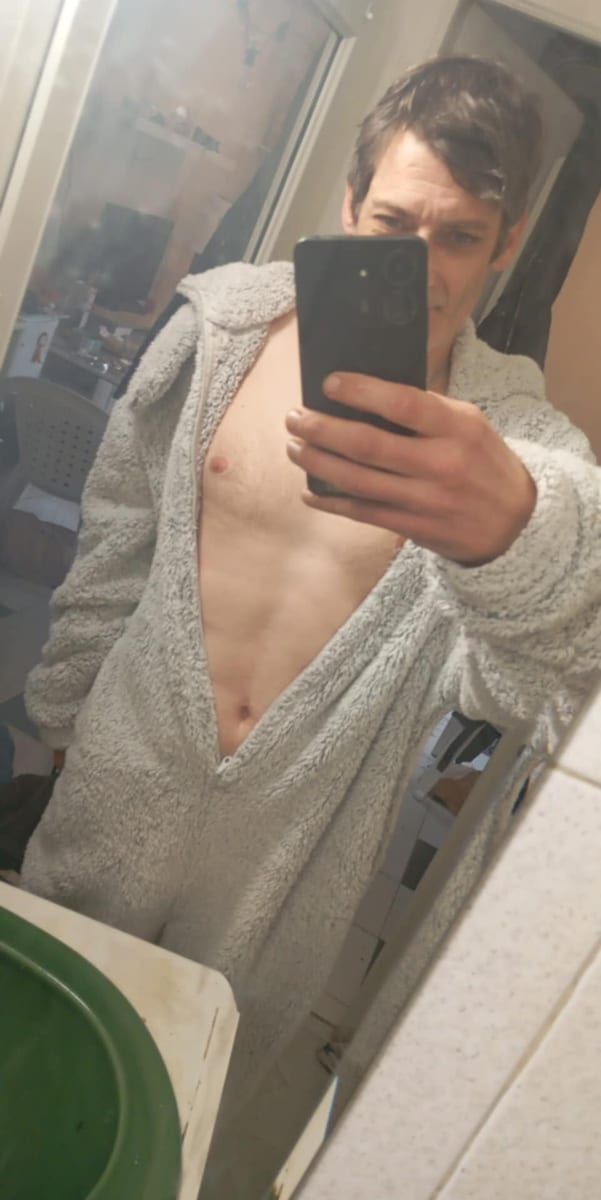 Lewis - Annonces gay à Vilars NE Profil de Lewis, 34 ans, Annonces gay à Vilars NE (Neuchâtel)