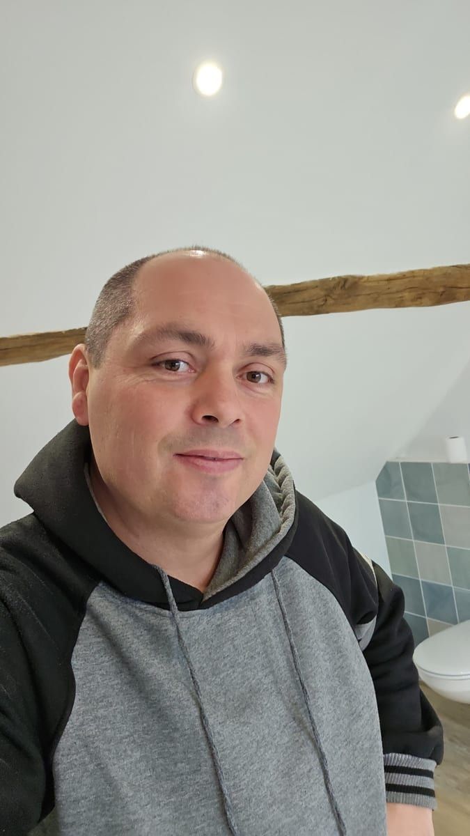 Yoenn - Annonces gay à Montalchez Profil de Yoenn, 31 ans, Annonces gay à Montalchez (Neuchâtel)