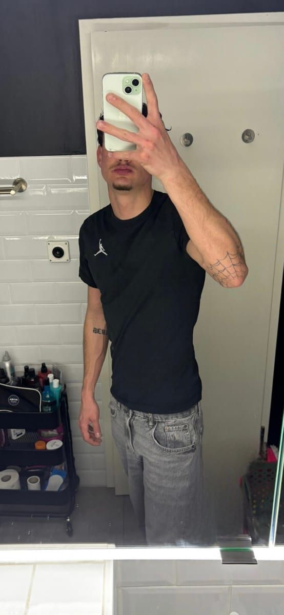 Logan - Annonces gay à Chézard-St-Martin Profil de Logan, 44 ans, Annonces gay à Chézard-St-Martin (Neuchâtel)