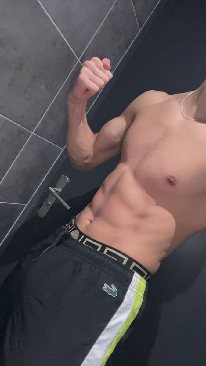 Yaacov - Annonces gay à Le Landeron Profil de Yaacov, 44 ans, Annonces gay à Le Landeron (Neuchâtel)