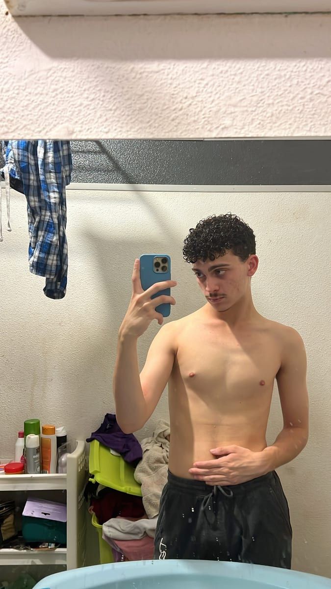 Hussein - Annonces gay à Saules Profil de Hussein, 36 ans, Annonces gay à Saules (Neuchâtel)
