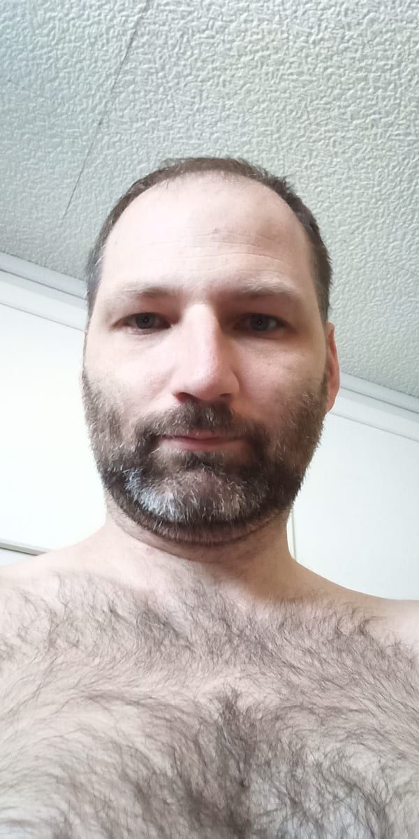 Victorio - Annonces gay à Enges Profil de Victorio, 41 ans, Annonces gay à Enges (Neuchâtel)