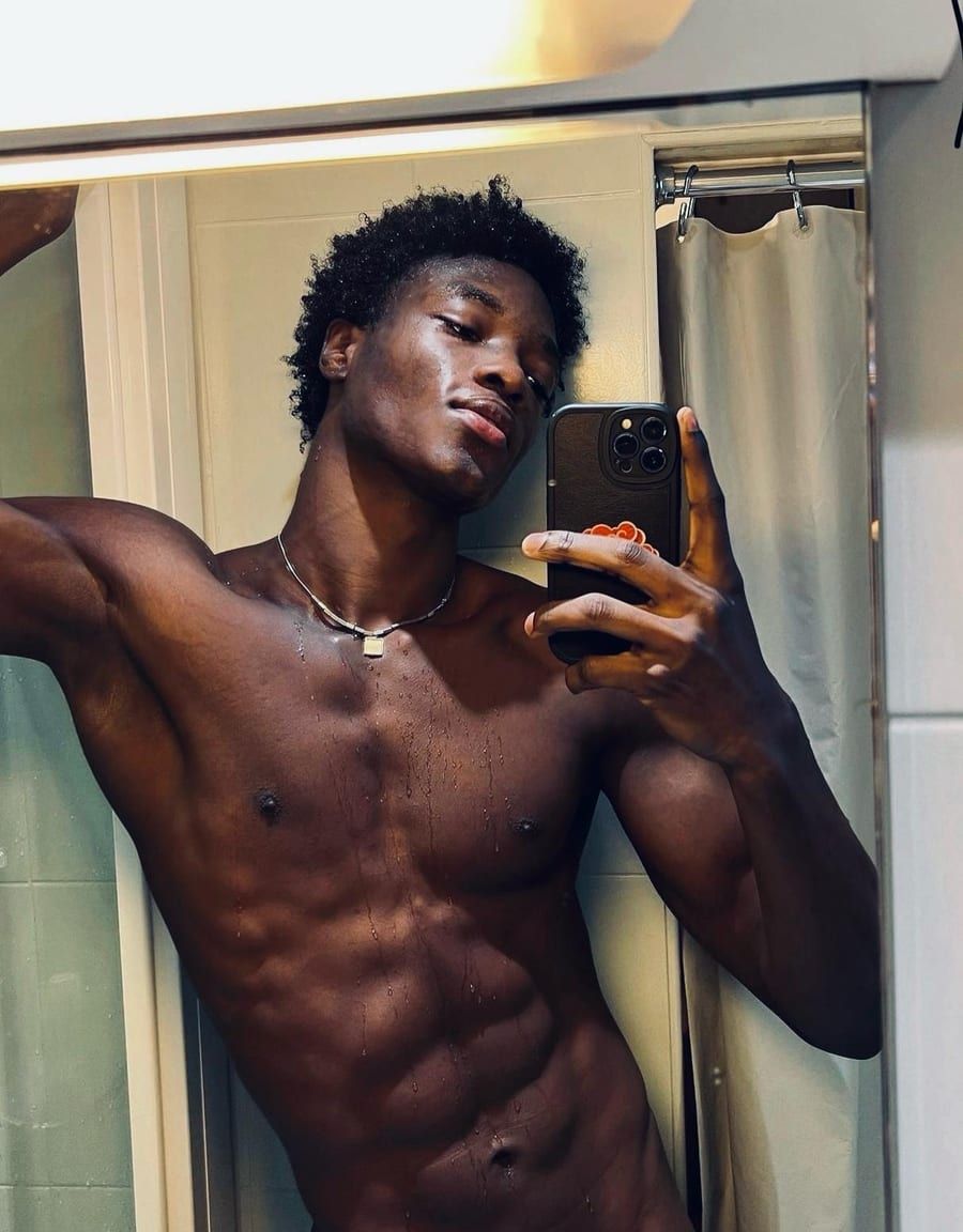 Profil de Eliacin, 24 ans, Annonces gay à Boveresse (Neuchâtel)