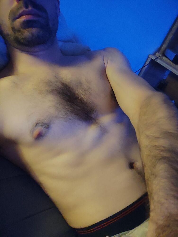 Liam - Annonces gay à Petit-Martel Profil de Liam, 23 ans, Annonces gay à Petit-Martel (Neuchâtel)