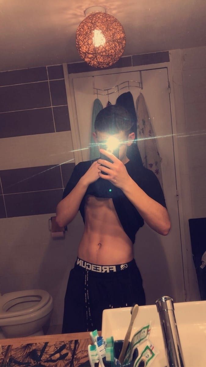 Bernie - Annonces gay à Valangin Profil de Bernie, 23 ans, Annonces gay à Valangin (Neuchâtel)