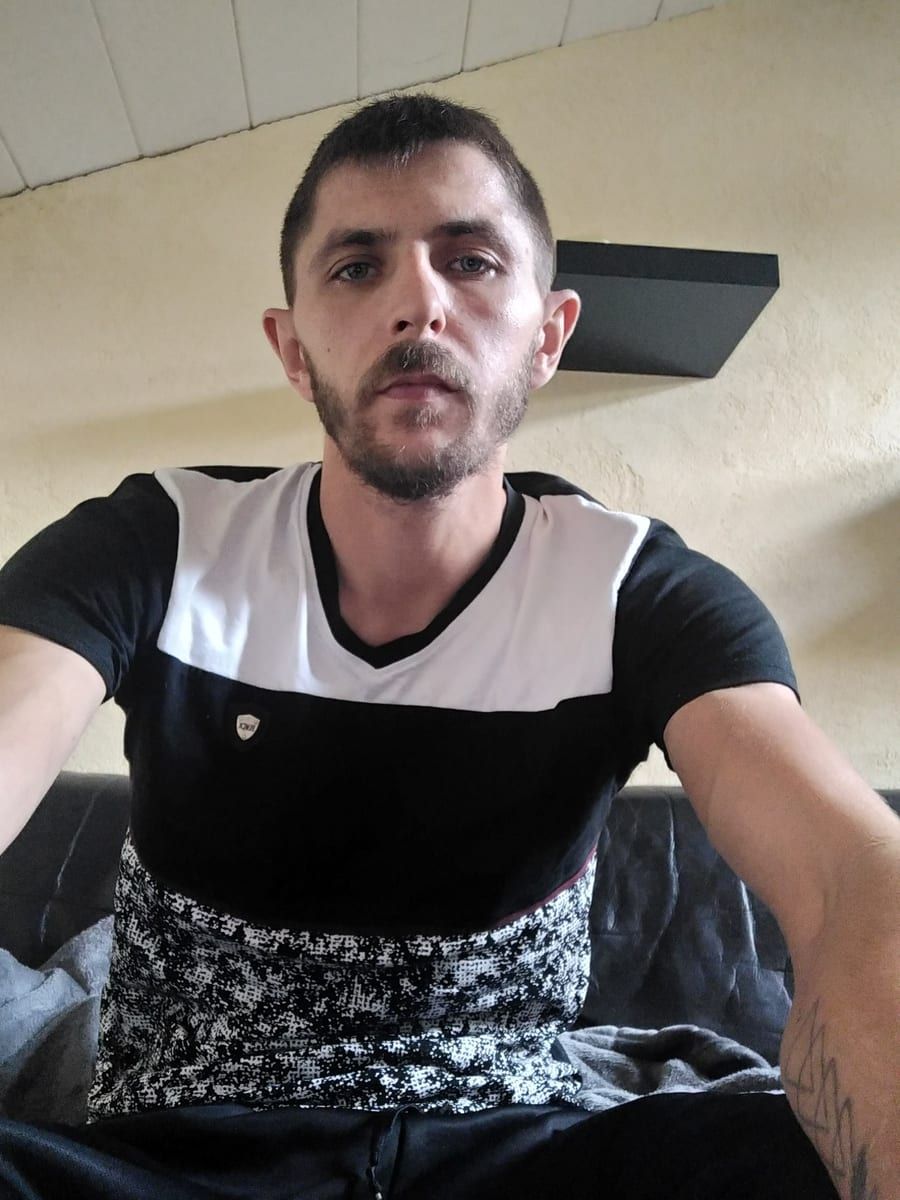 Ilyesse - Annonces gay à La Châtagne Profil de Ilyesse, 38 ans, Annonces gay à La Châtagne (Neuchâtel)