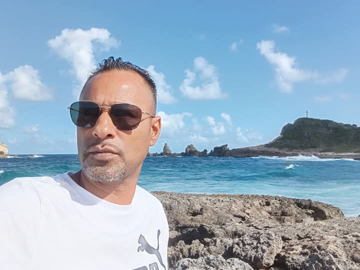 Jean-arnaud - Annonces gay à Les Hauts-Geneveys Profil de Jean-arnaud, 31 ans, Annonces gay à Les Hauts-Geneveys (Neuchâtel)