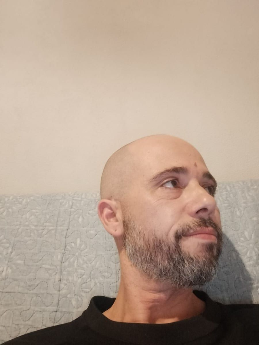 Hippolite - Annonces gay à Cormondrèche Profil de Hippolite, 40 ans, Annonces gay à Cormondrèche (Neuchâtel)