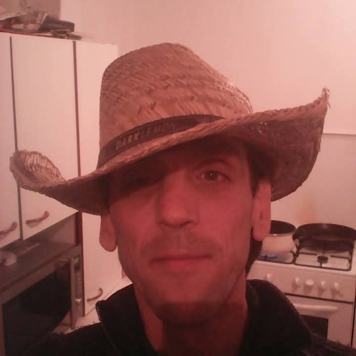 Sofian - Annonces gay à Cressier NE Profil de Sofian, 39 ans, Annonces gay à Cressier NE (Neuchâtel)