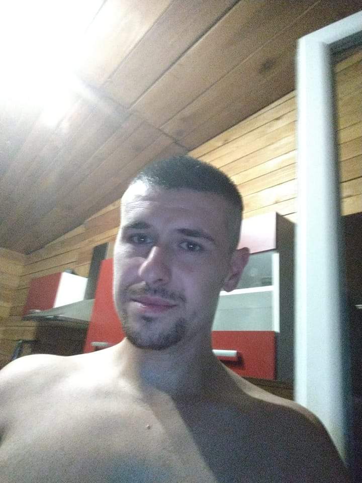 Alexy - Annonces gay à Fretereules Profil de Alexy, 30 ans, Annonces gay à Fretereules (Neuchâtel)