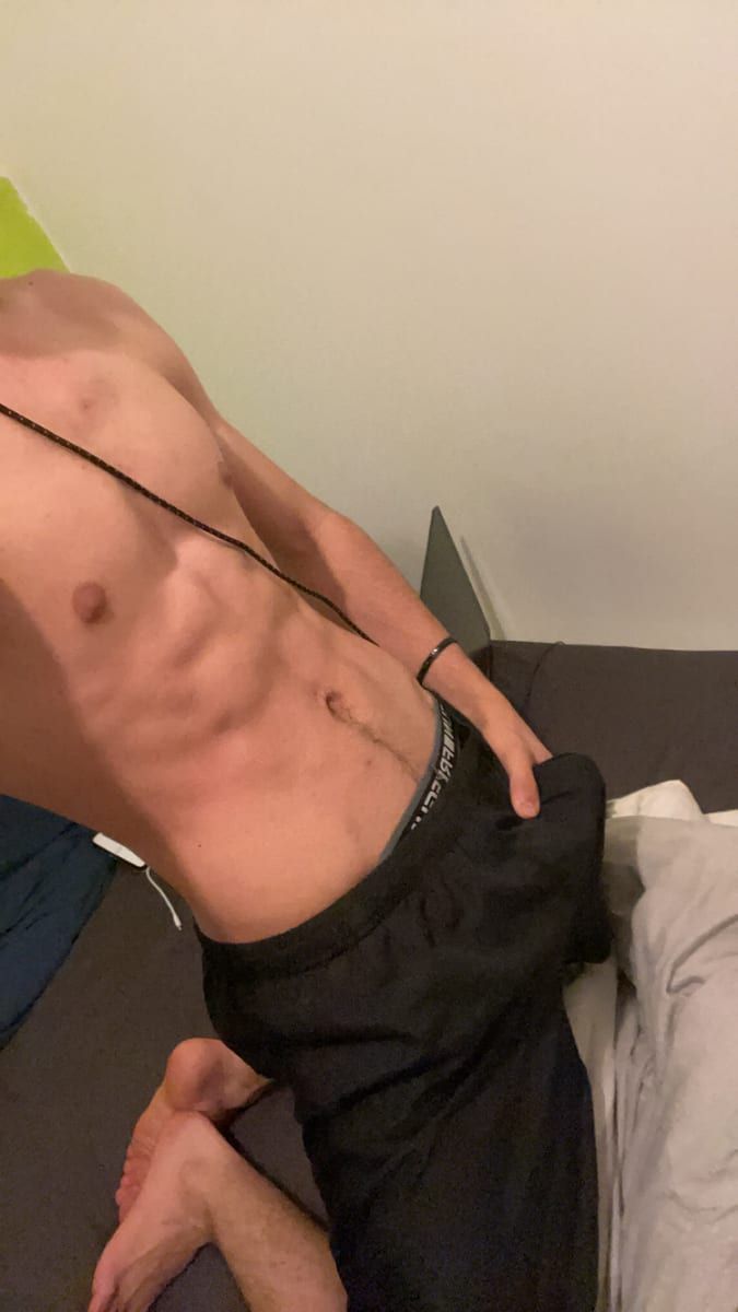 Leoni - Annonces gay à Petit-Martel Profil de Leoni, 31 ans, Annonces gay à Petit-Martel (Neuchâtel)