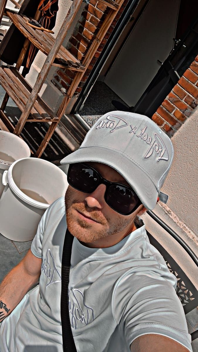 Jean-guy - Annonces gay à Le Cerneux-Péquignot Profil de Jean-guy, 41 ans, Annonces gay à Le Cerneux-Péquignot (Neuchâtel)
