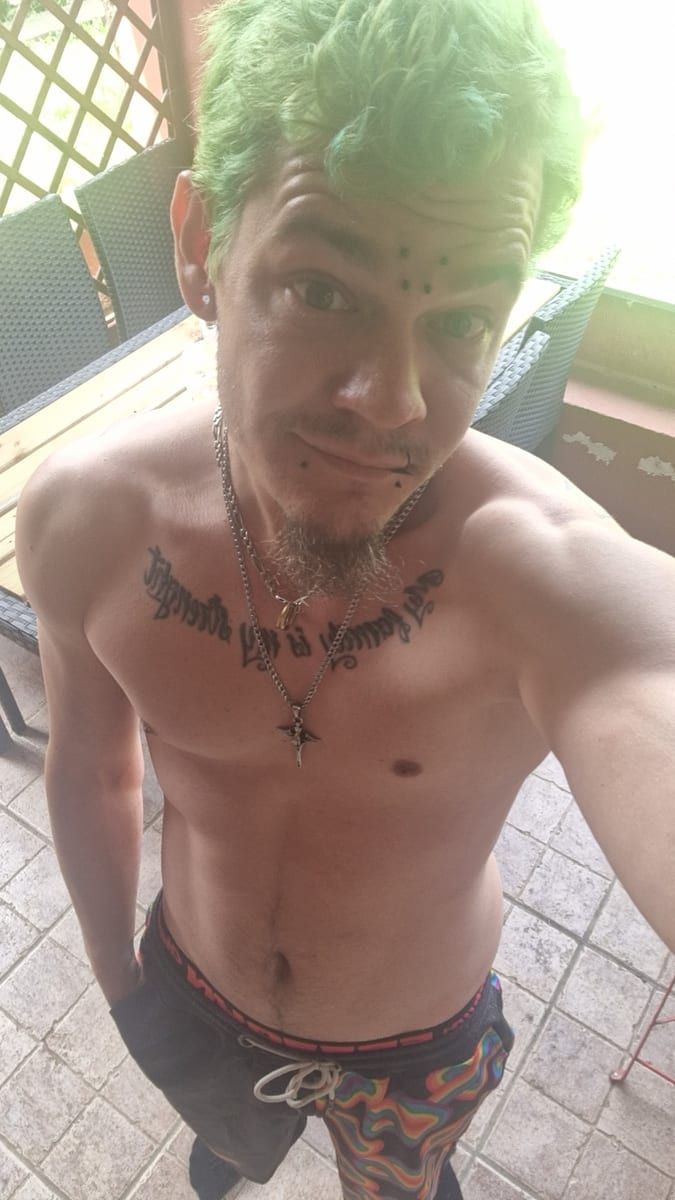 Ide - Annonces gay à Chambrelien Profil de Ide, 31 ans, Annonces gay à Chambrelien (Neuchâtel)