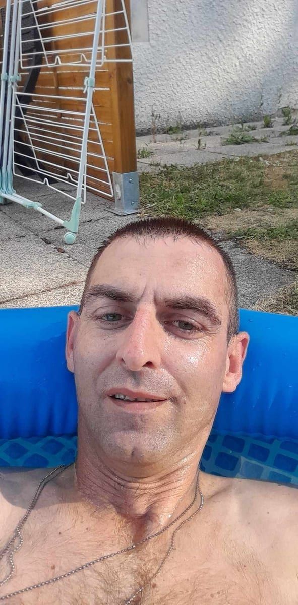 Zidan - Annonces gay à Lignières Profil de Zidan, 34 ans, Annonces gay à Lignières (Neuchâtel)