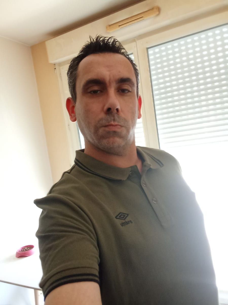 Assem - Annonces gay latino à Neuchâtel Profil de Assem, 32 ans, Annonces gay latino à Neuchâtel (Neuchâtel)