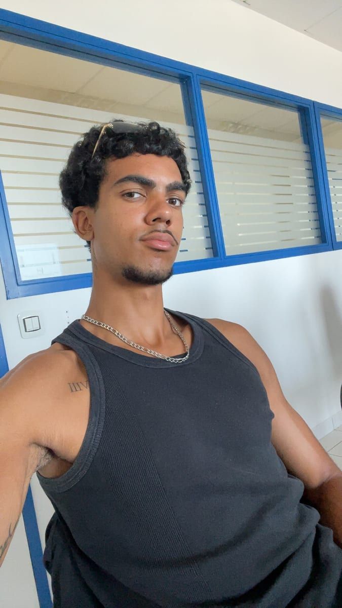 Balian - Annonces gay à Cormondrèche Profil de Balian, 28 ans, Annonces gay à Cormondrèche (Neuchâtel)