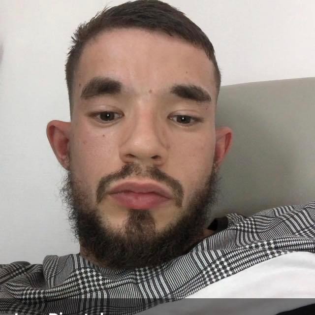 Davor - Annonces gay à Chaumont Profil de Davor, 39 ans, Annonces gay à Chaumont (Neuchâtel)
