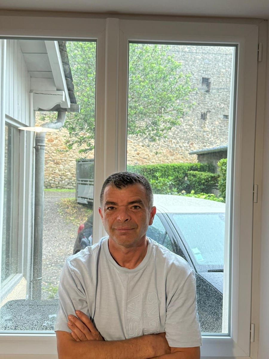 Ceferino - Annonces gay à Le Cerneux-Péquignot Profil de Ceferino, 25 ans, Annonces gay à Le Cerneux-Péquignot (Neuchâtel)