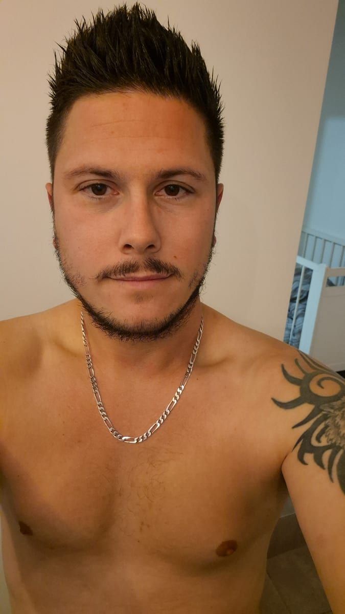Paul-alexis - Annonces gay à Chez-le-Bart Profil de Paul-alexis, 29 ans, Annonces gay à Chez-le-Bart (Neuchâtel)
