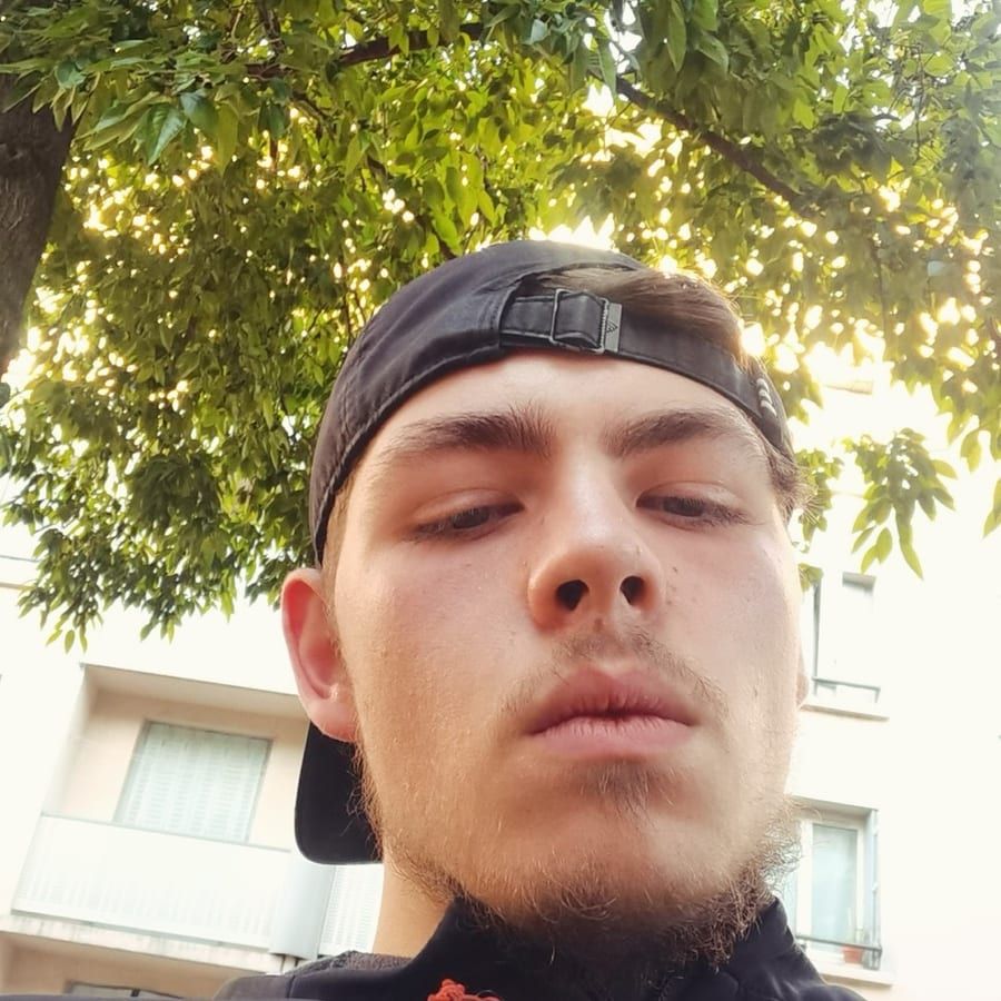 Hervé - Annonces gay à Vilars NE Profil de Hervé, 27 ans, Annonces gay à Vilars NE (Neuchâtel)