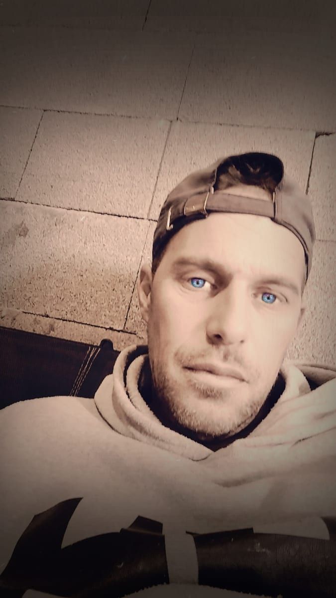 Otmane - Annonces gay à Vaumarcus Profil de Otmane, 44 ans, Annonces gay à Vaumarcus (Neuchâtel)