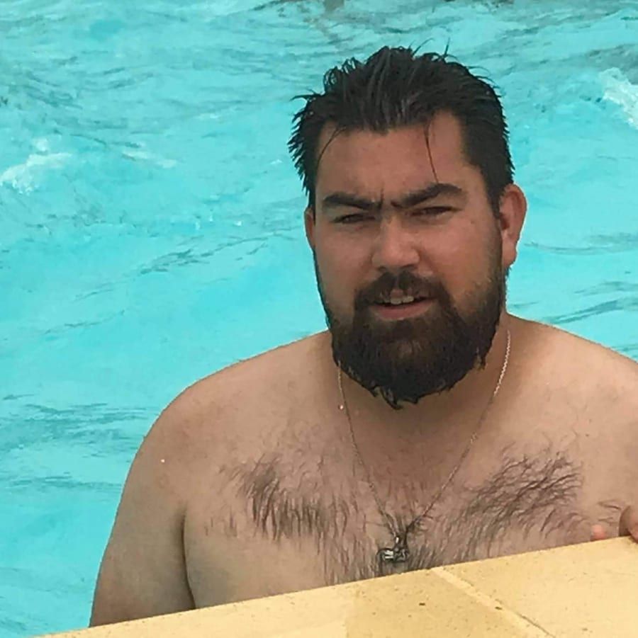 Kameron - Annonces gay à Môtiers NE Profil de Kameron, 26 ans, Annonces gay à Môtiers NE (Neuchâtel)